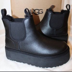 UGG Neumel Platform Chelsea Boot - Black - Sz - 8 .US